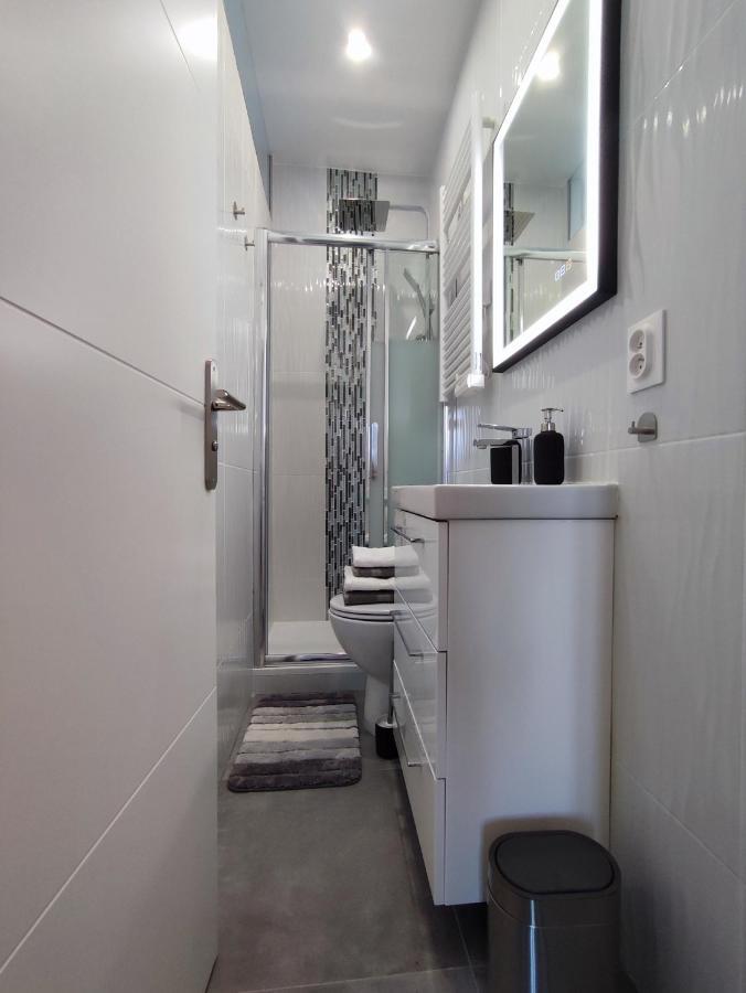 Apartamento La Vie En Blanc Et Noir Maisons-Laffitte Exterior foto
